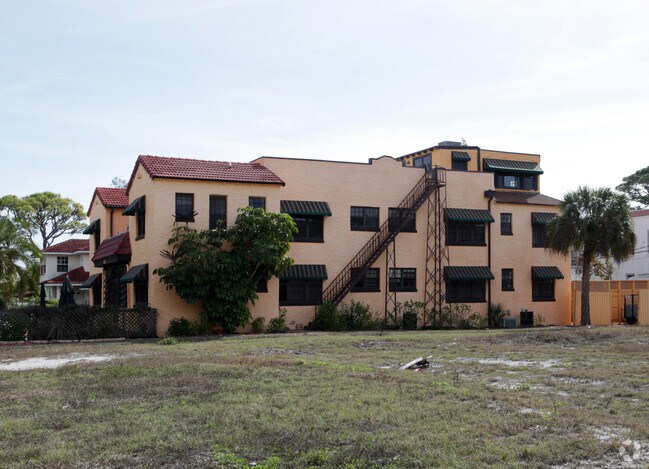 Building Photo - 517 Menendez St