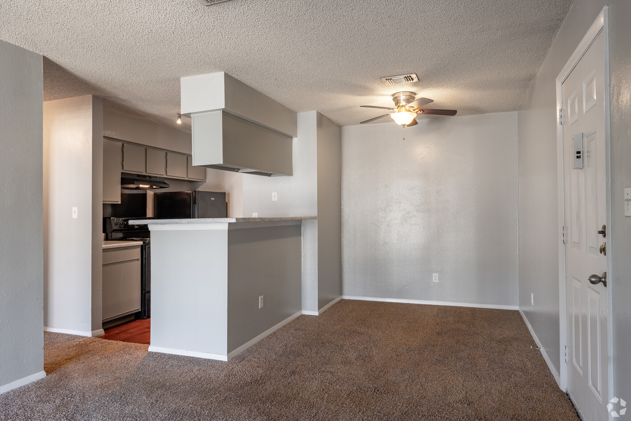 1BR, 1BA - 575SF - Living - The Summit Apartments