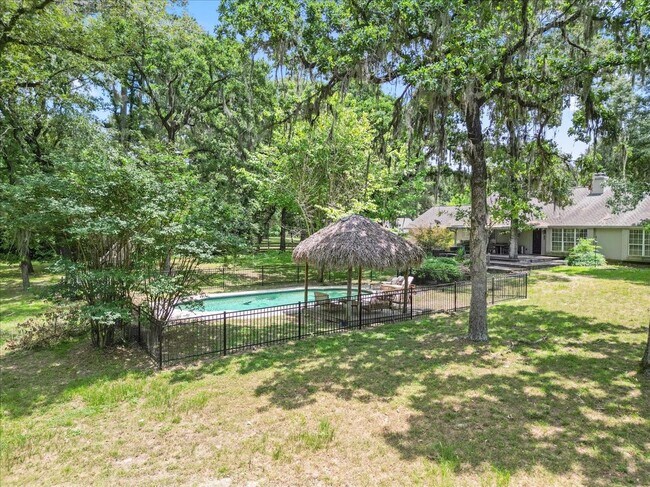 Building Photo - 9502 Rolling Oaks