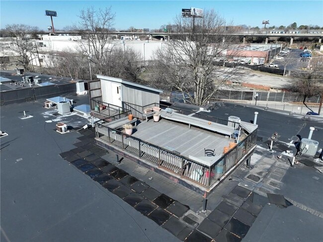 Building Photo - 644 Wells St SW