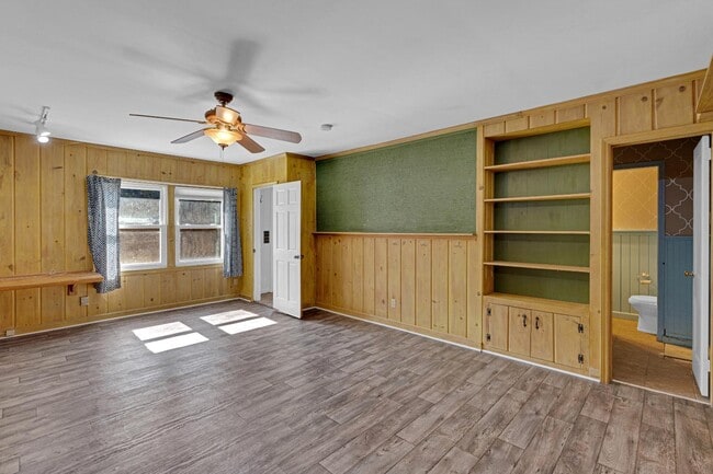 Building Photo - 3533 Greenleaf Rd