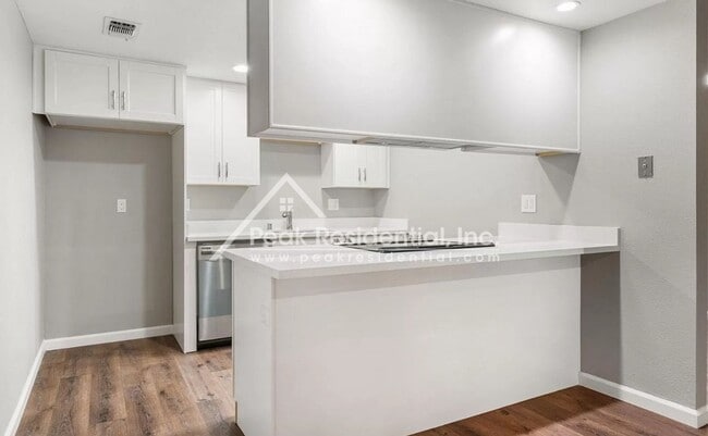 Building Photo - Updated 2bd/2ba Foothill Farms Duplex With 1 Car Garage