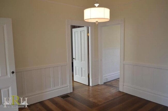Building Photo - Location!! Charming 3 BR | 1.5 BA in the H...