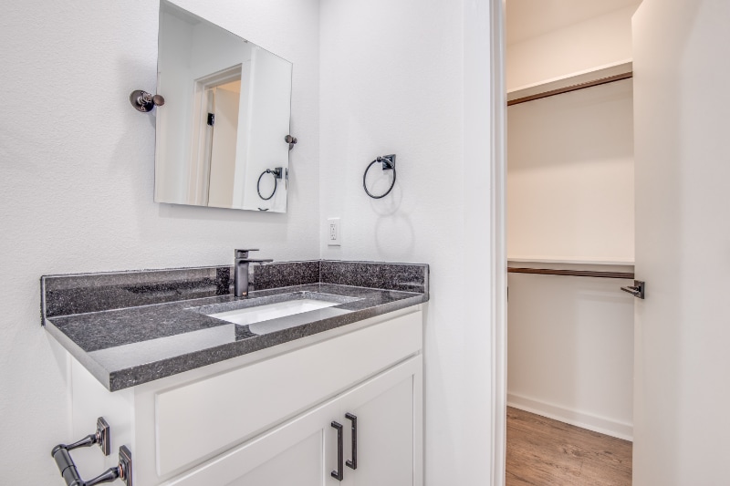 Building Photo - 410 Lansing St