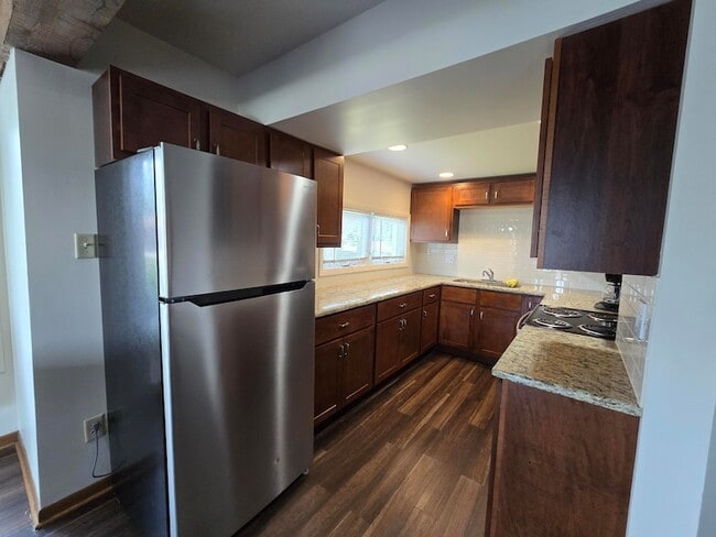 Building Photo - 1500 Camellia Dr