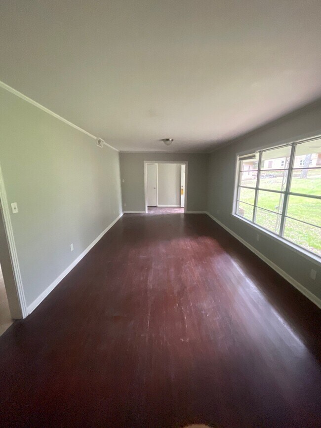 Building Photo - 2718 E Benwood Dr