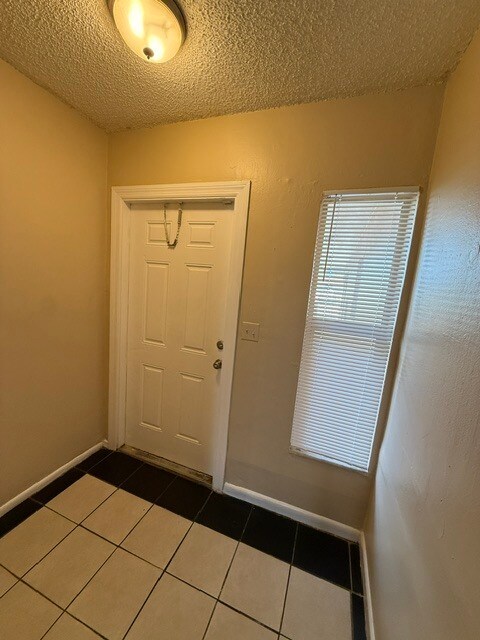 Building Photo - 3907