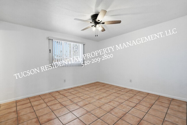 Building Photo - 2402 S Calle Yucatan