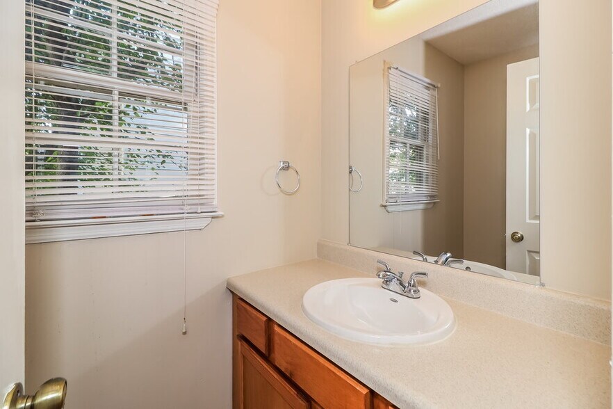 Building Photo - 796 Indian Lake Dr NW