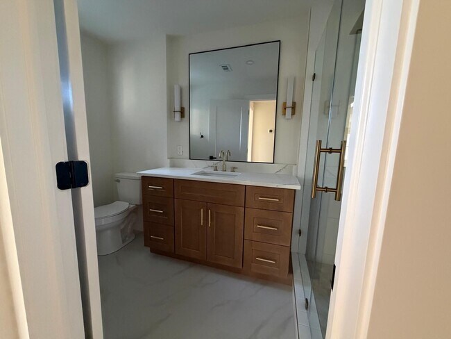 Building Photo - 2618 Pine Village Dr