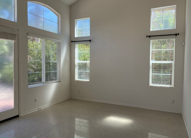 Building Photo - 4 bedroom, 3 bath Big Sky home!