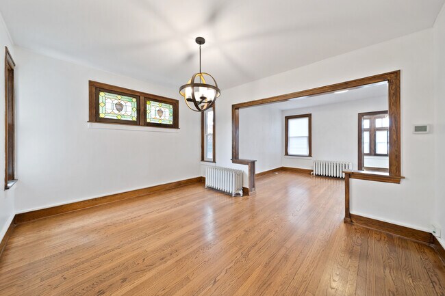 Building Photo - 616 Circle Ave