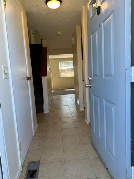 Building Photo - 6005 Black Oak Dr