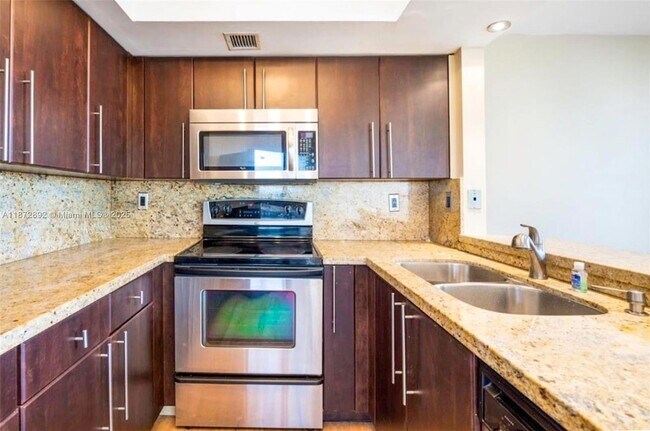 Primary Photo - 8215 SW 152nd Ave