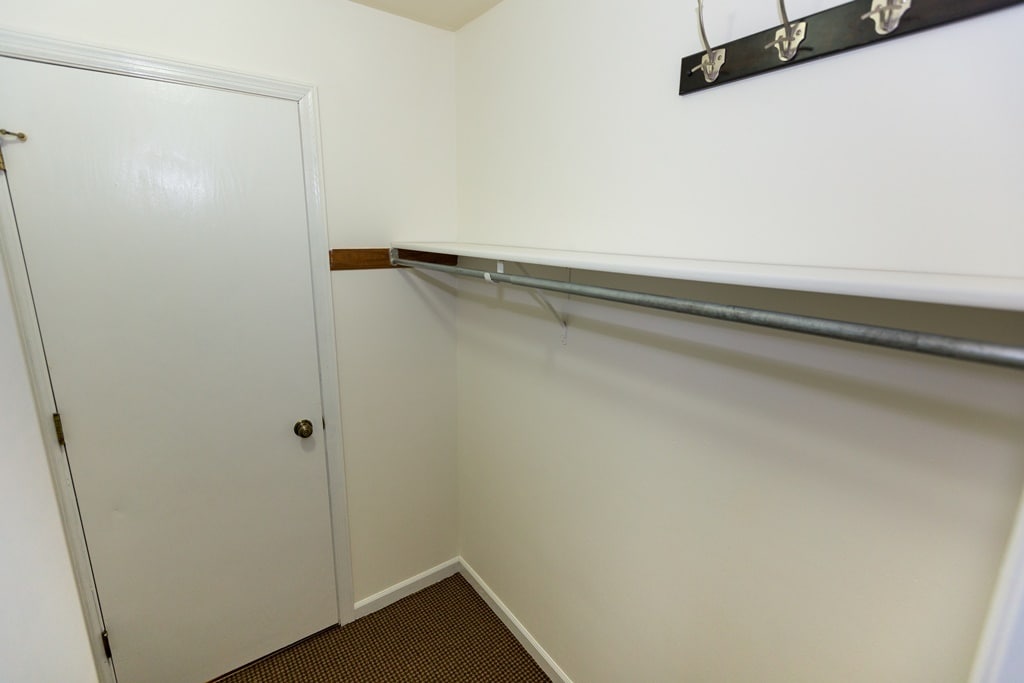 Walk in Closet - 7345 Century Plz