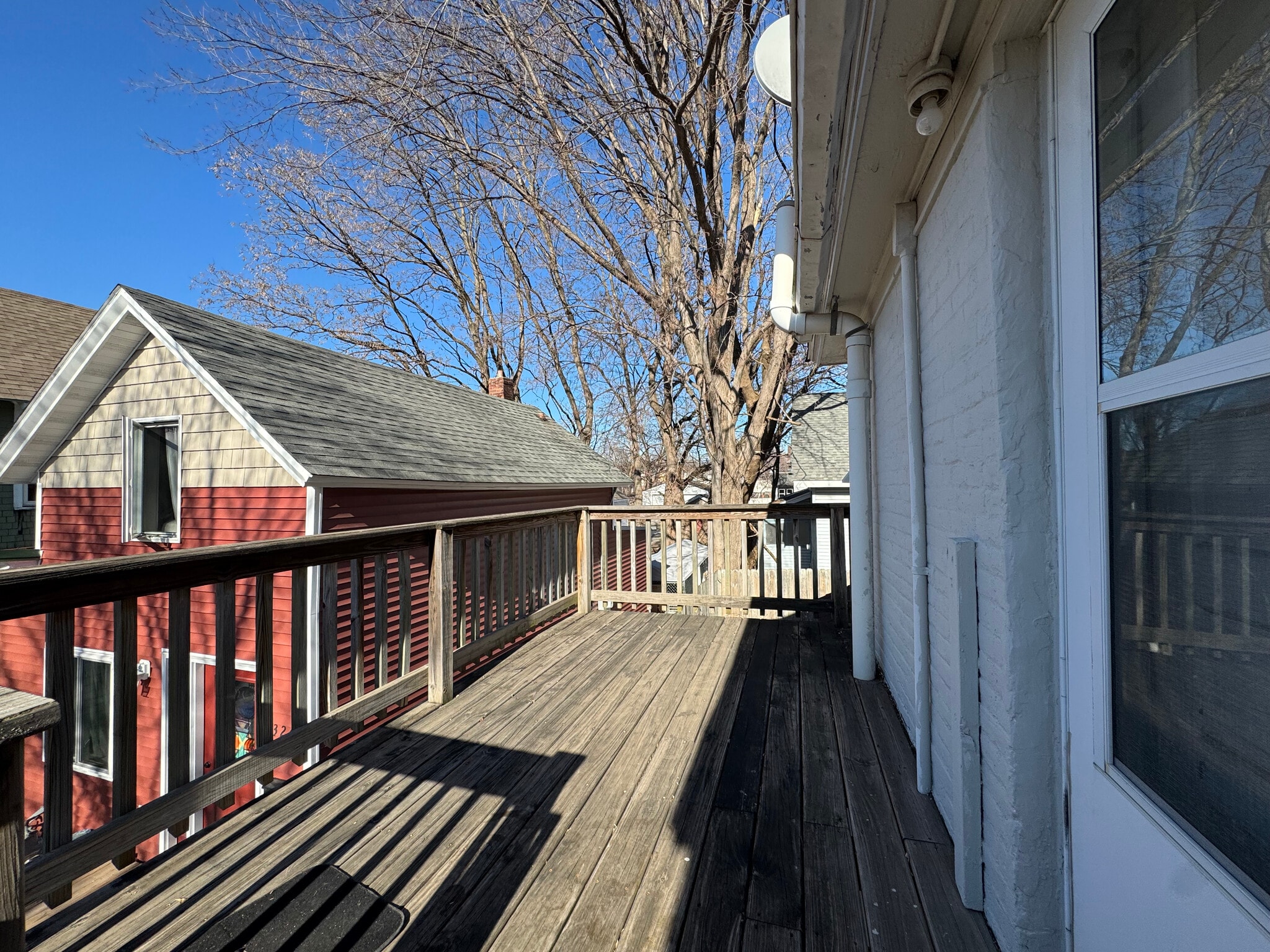 Building Photo - 326 E Vine St