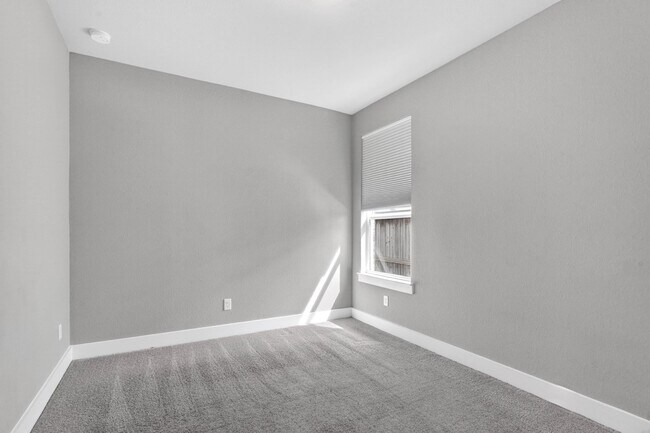 Building Photo - 26323 Hunter Ln