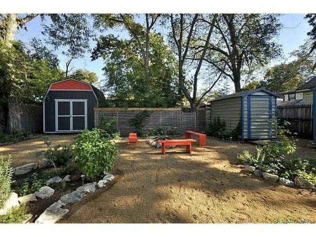 Building Photo - 3701 Hollywood Ave