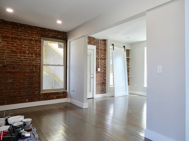 Building Photo - 410 Bond St