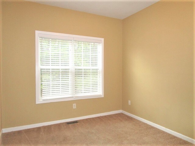 Building Photo - 2420 Queensboro Ln