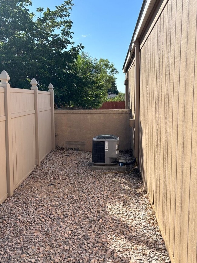 Building Photo - Charming 2 Bed, 2 Bath Home in Rio Rancho