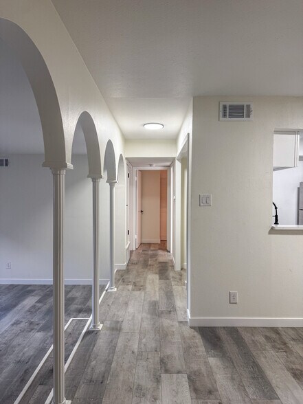 Building Photo - 170 De Chantle Rd