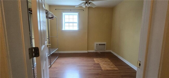 Building Photo - 3811 Roxfield Dr NE