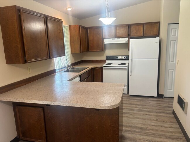 Building Photo - 1057