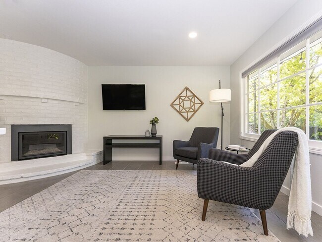 Building Photo - 4 BD remodeled Sylvan Heights home!