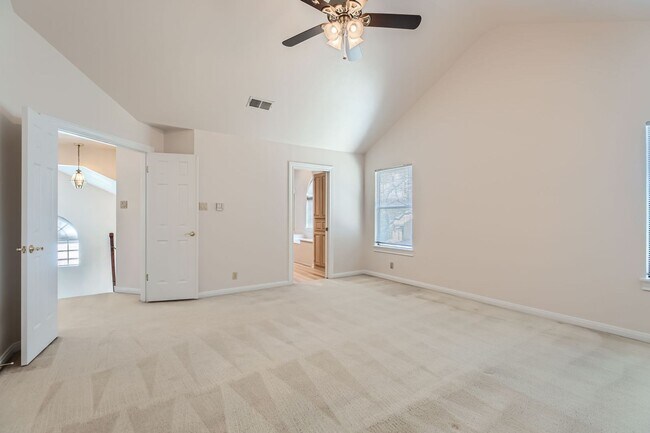 Building Photo - Beautiful 4-bedroom, 3-bath home in the de...