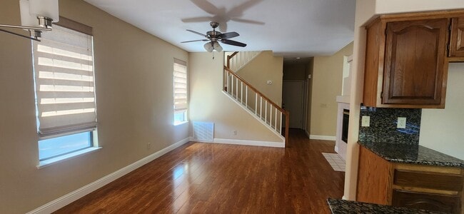 Building Photo - Wonderful 3 Bedroom 2.5 Bathroom Home in E...