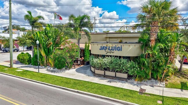 Building Photo - 410 S Armenia Ave