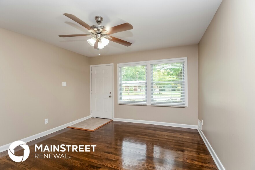 Building Photo - 742 King Rd