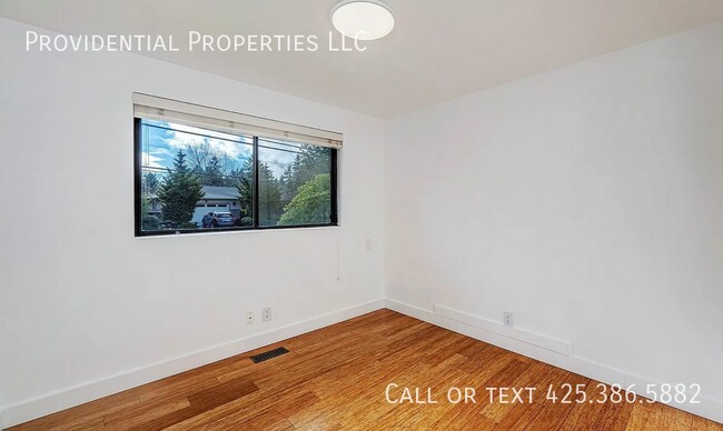 Building Photo - 10932 NE 60th St