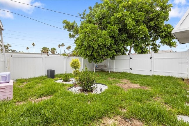 Building Photo - 14060 Miramar Ave