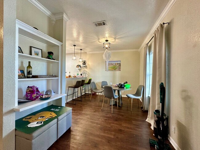 Building Photo - Spacious 4/2 Walking Distance to Baylor Campus & Minutes from Downtown!