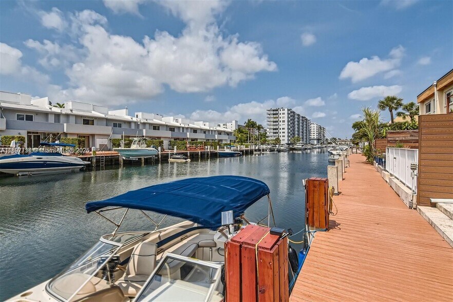 Building Photo - 3864 NE 167th St