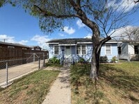 Building Photo - THREE BEDROOM ONE BATH HOME