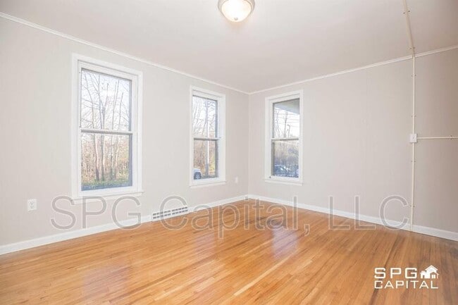 Building Photo - 427 Hood St