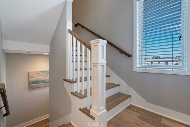 Building Photo - 302 Marguerite Ave
