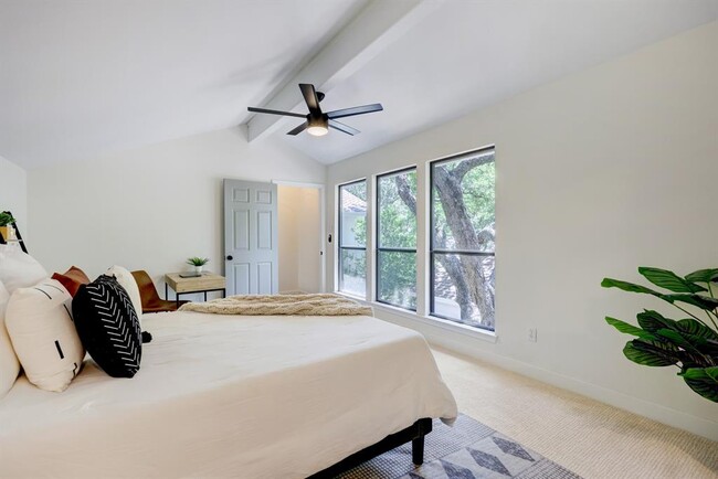 Building Photo - 5609 Courtyard Cove