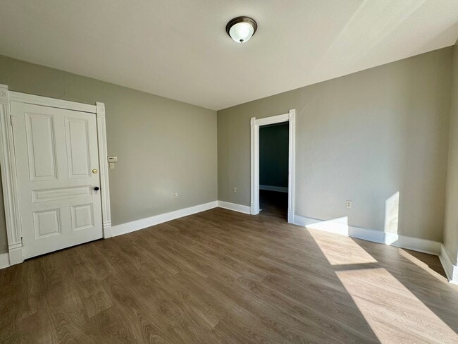 Building Photo - 2023 Broadway St