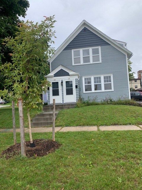 Front - 106 N 7th Ave