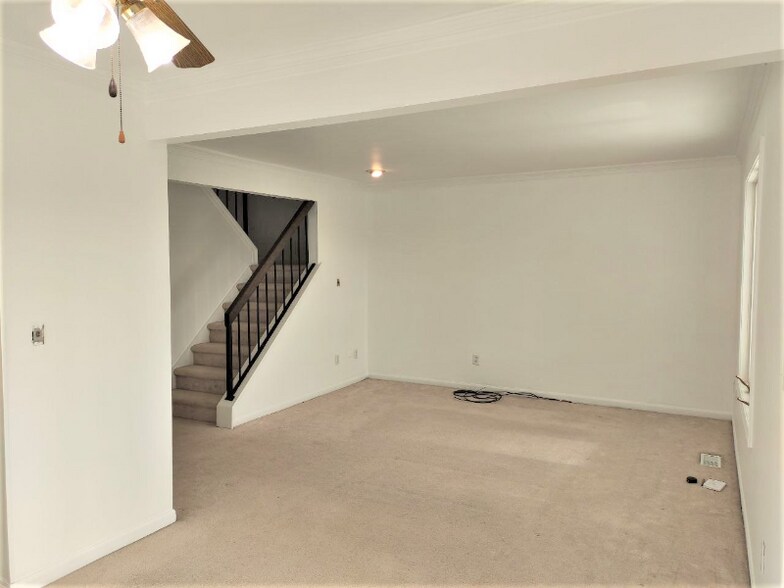 Building Photo - 37025 Brynford Dr