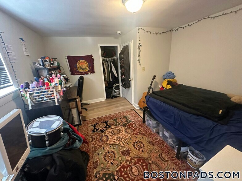 Building Photo - 65 Chiswick Rd