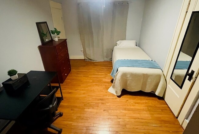 Building Photo - 916 Ackerman Ave