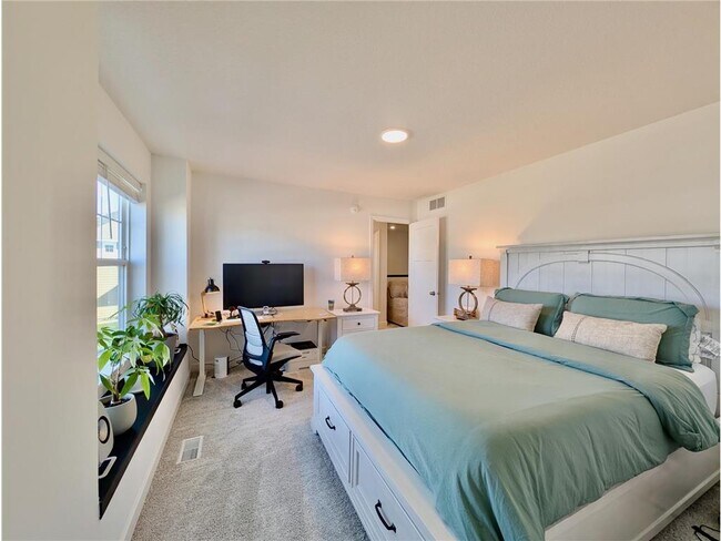 Building Photo - 1073 Jubert Dr