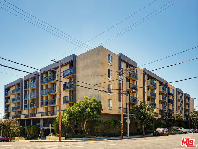 Primary Photo - 7320 Hawthorn Ave