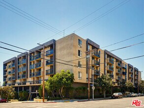Building Photo - 7320 Hawthorn Ave