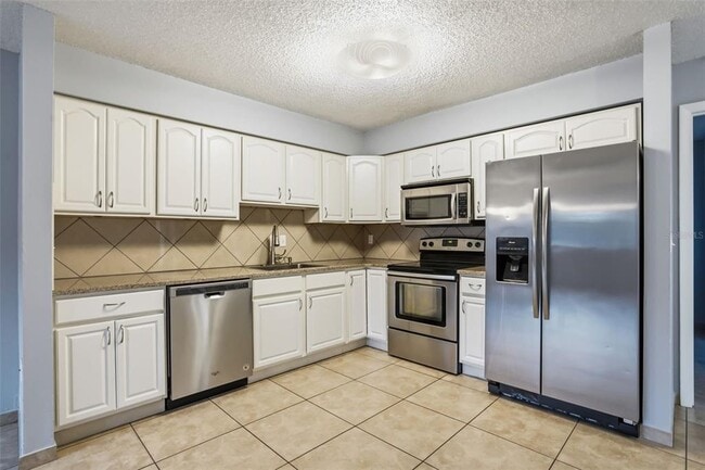 Building Photo - 2720 Sunrise Ct